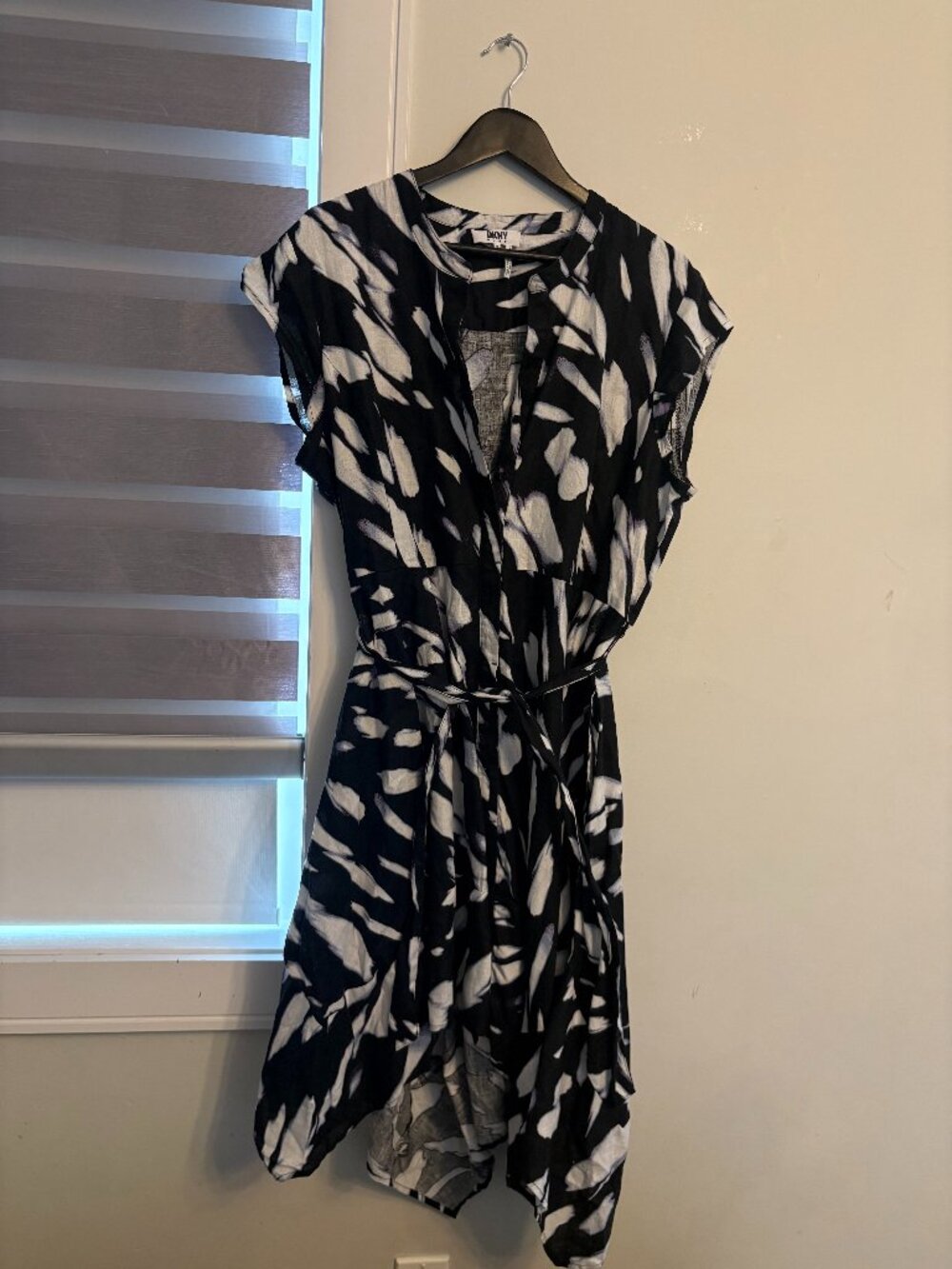 DKNY Black & White Abstract Brushstroke Printed Linen Handkerchief Dress Size 16